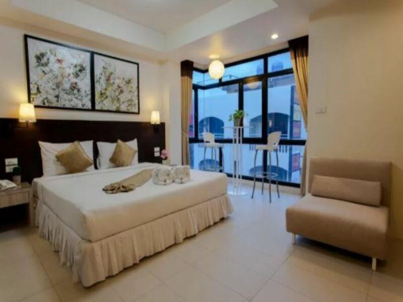 Отель @ White Patong Экстерьер фото