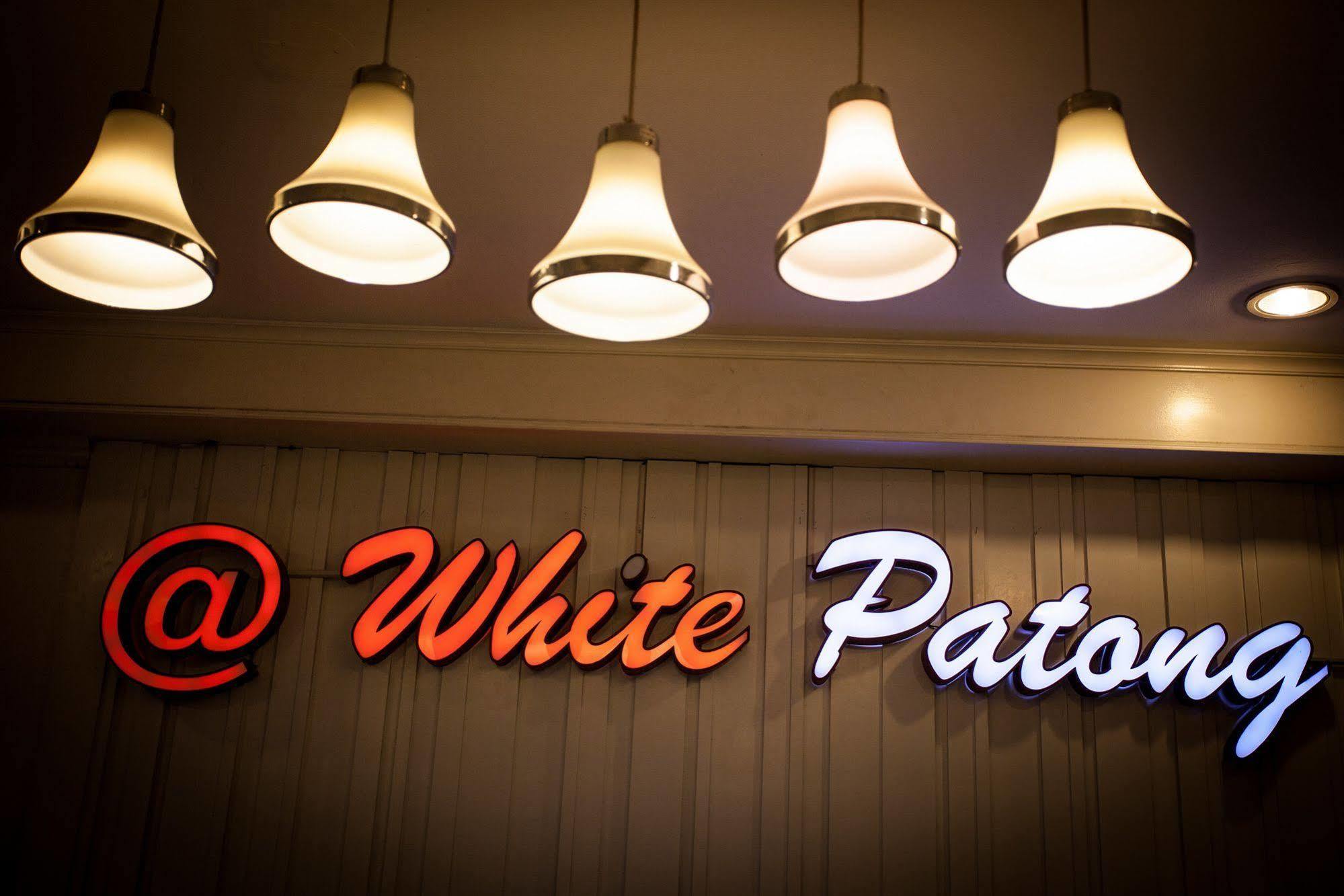 Отель @ White Patong Экстерьер фото