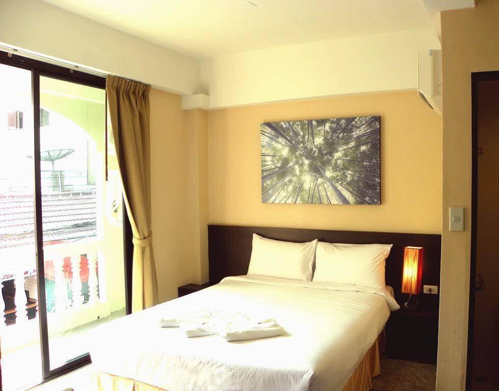 Отель @ White Patong Экстерьер фото